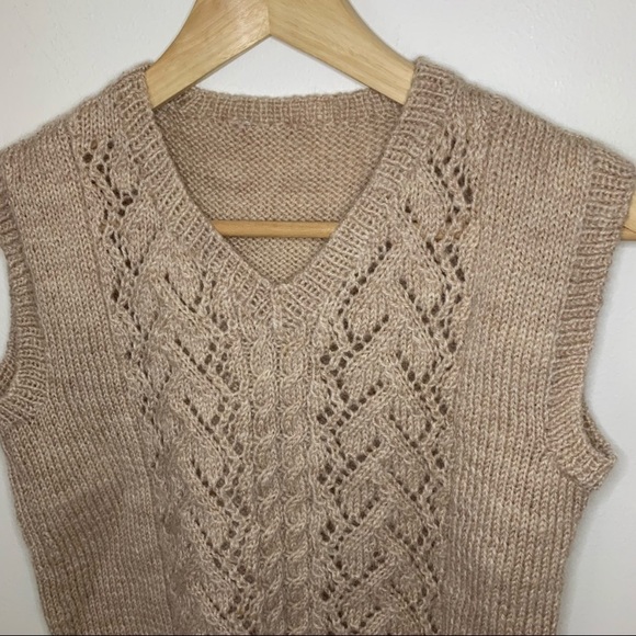 Vintage // Beige/Tan Knit Crop Vest Small - Picture 1 of 3
